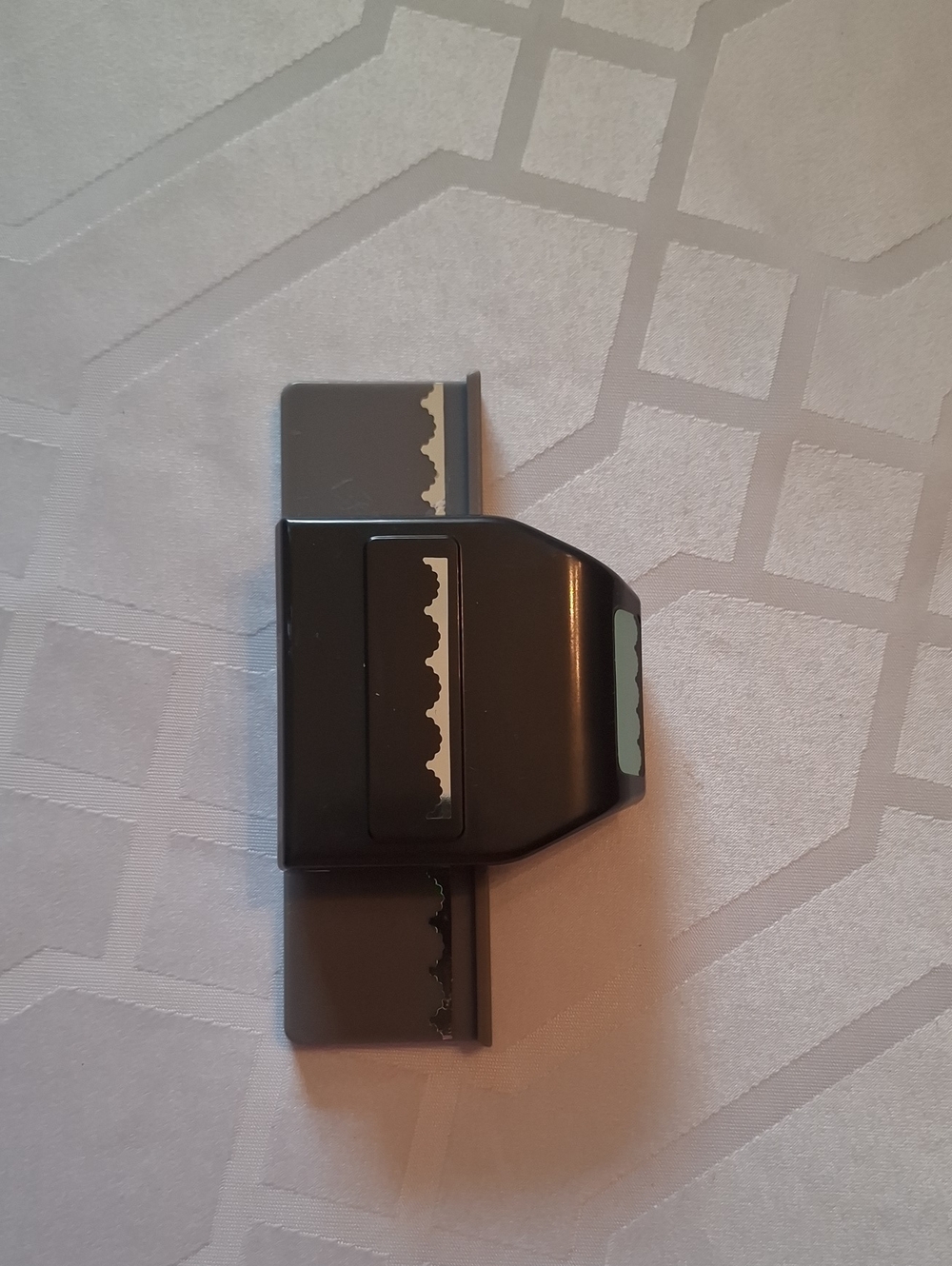 Black Decorative Edge Punch for Paper Crafting